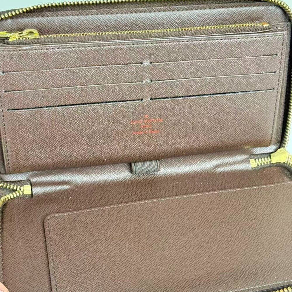 Louis Vuitton Damier Ebene Large Wallet with Classic Checkerboard Design - Picture 8 of 8